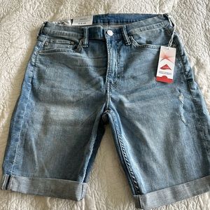 New, with tags H & M shorts-size 32